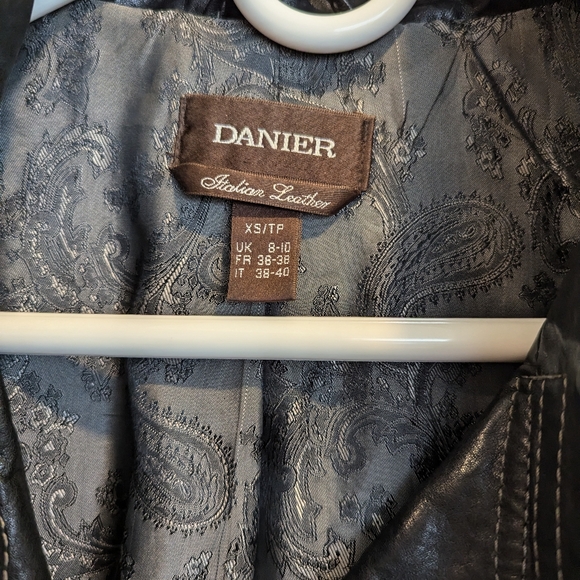 Daniel woman's Italian leather bomber jacket - Picture 3 of 8